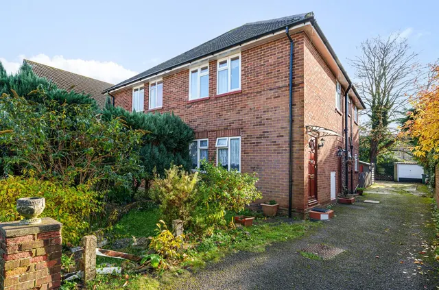 Cromwell Road, Camberley, photo 1