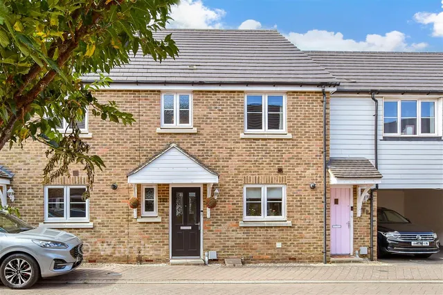 Weymouth Road, Wainscott, ME3, photo 1