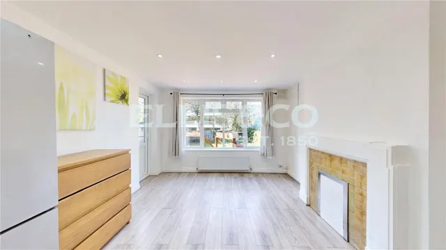 South Gardens, Wembley, HA9, photo 2