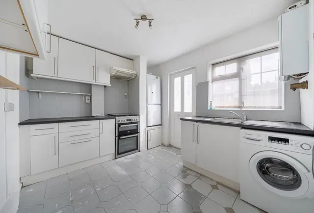 Woodstock Way, Mitcham, CR4, photo 2