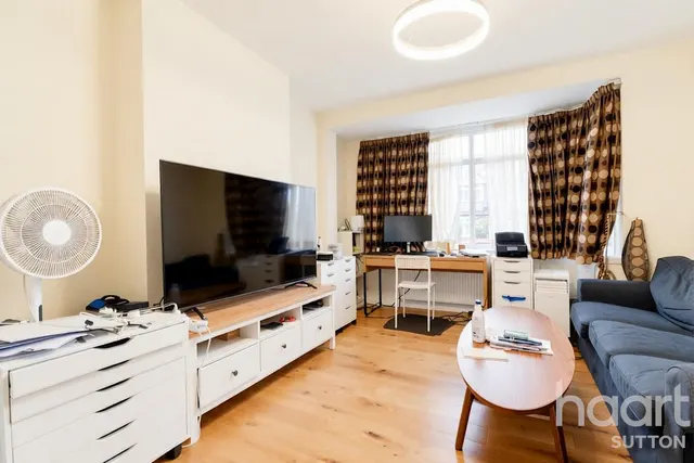 St Johns Road, SM1, photo 2