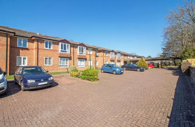 38 Holman Close, Waterlooville, PO8 8HD, photo 1