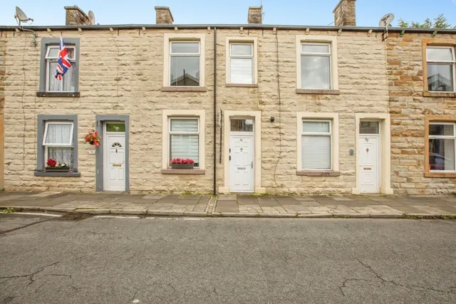 Thompson Street, Padiham, BB12, photo 1