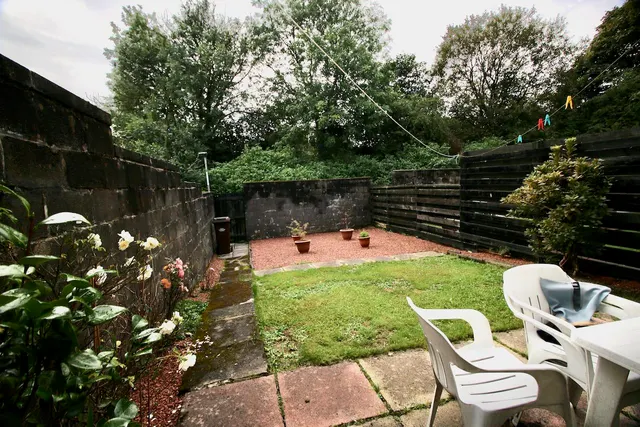 Photo 2 — Broomlands Road, Cumbernauld, G67 2PU