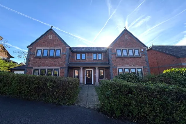 High Warren Close, Warrington, photo 1