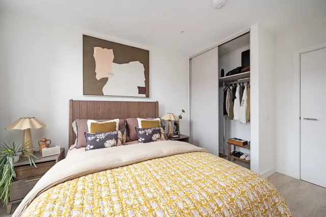 2 bedroom flat — 221 Freans House, Pearl Yard, London
