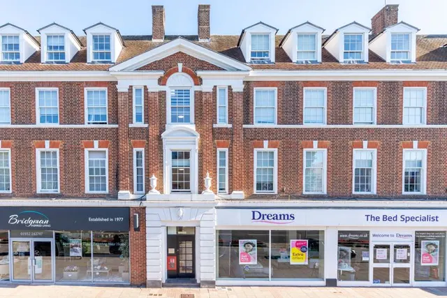 New Zealand Avenue, Walton-On-Thames, KT12, photo 1