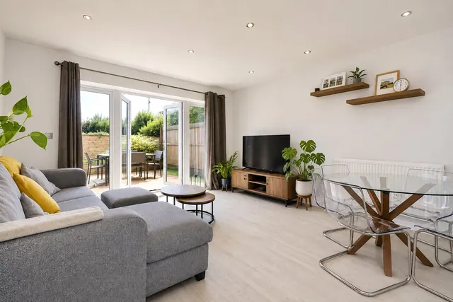 Connaught Road, Brookwood, GU24, photo 3