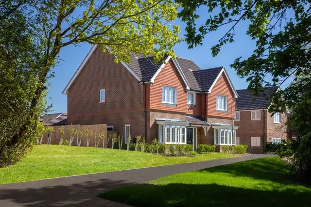 Knights Grove, Newbury, RG18, photo 1