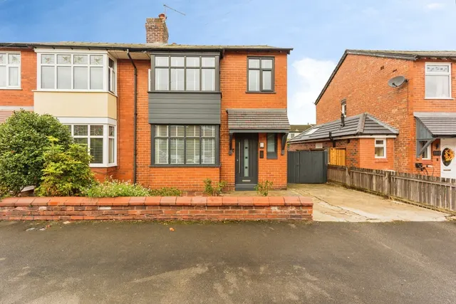 Borth Avenue, Stockport, SK2, photo 1