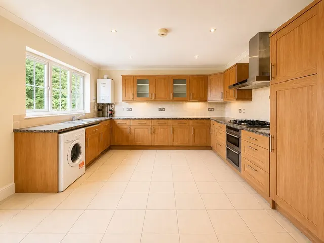 Photo 3 — Bower Way, Cippenham