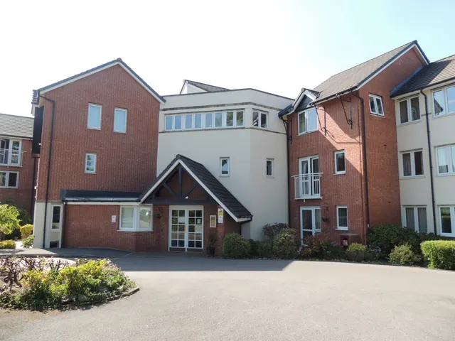 Station Road, Marple, SK6, photo 1