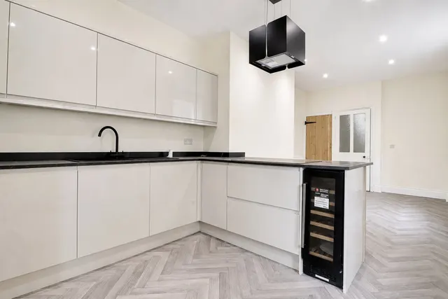 Clovelly Road, Bideford, EX39, photo 3