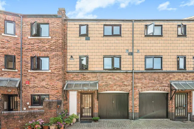 Prospect Place, Wapping Wall, E1W, photo 1
