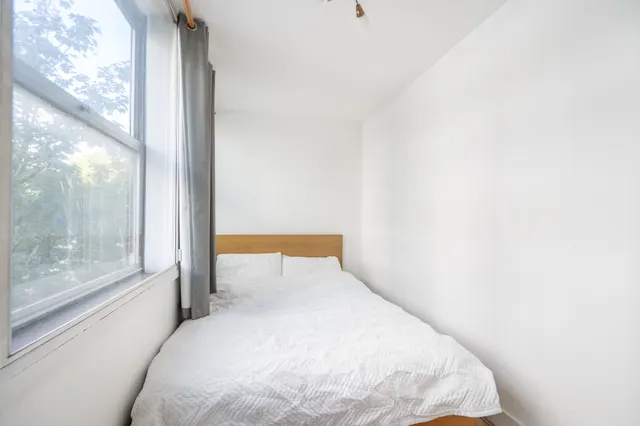 Photo 3 — Flat 2, 202 Kensington Church Street, London