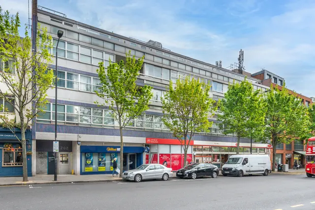 Photo 2 — Flat 2, 202 Kensington Church Street, London