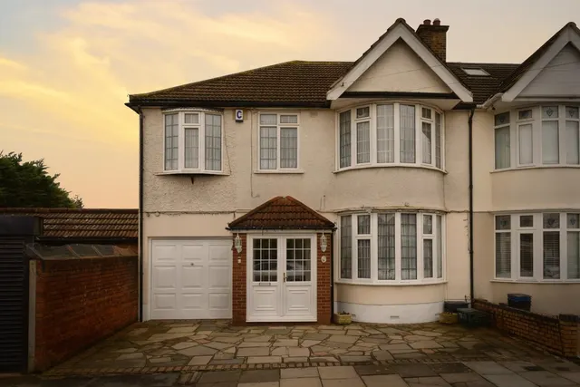 Meadway, Ilford, photo 1