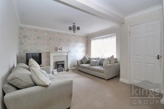 Brickcroft, Broxbourne, photo 2