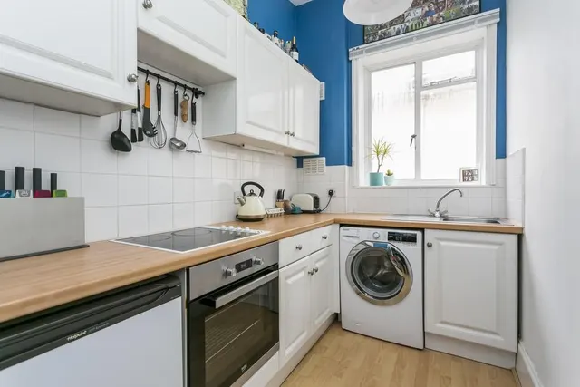 Photo 3 — 24 St James' Road, Tunbridge Wells, Kent TN1 2JZ