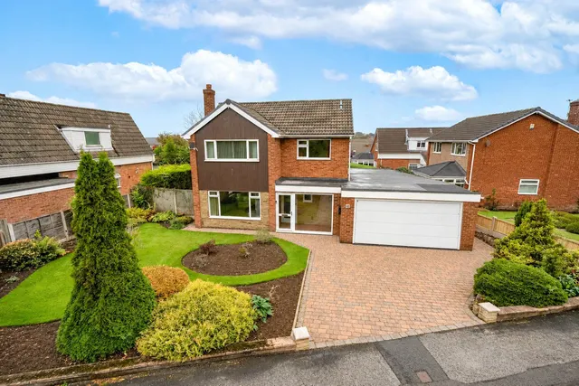 3 bedroom house, Cotswold Drive, Garforth, LS25