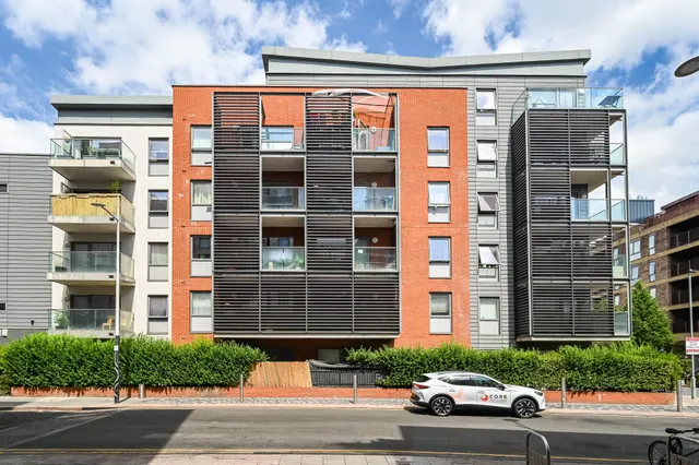Flat 11, Thorn Apartments, 5 Geoff Cade Way, London, photo 1