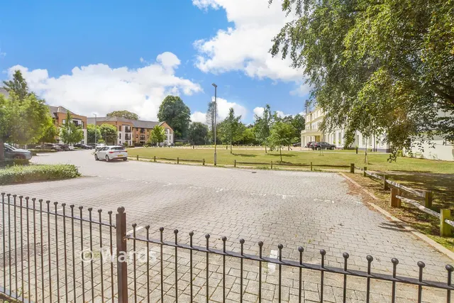 Wills Crescent, West Malling, ME19, photo 1