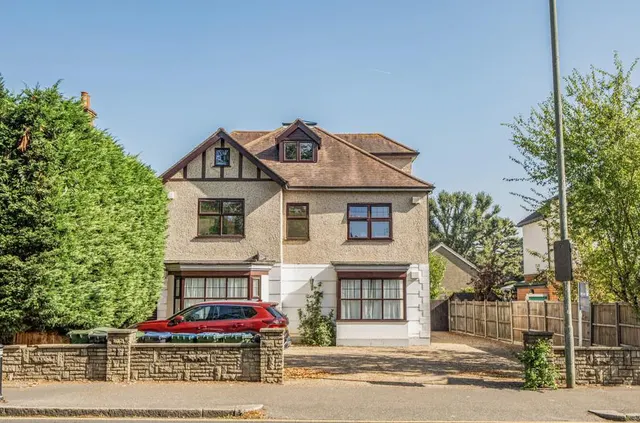 Hersham Road, Walton-On-Thames, KT12, photo 1