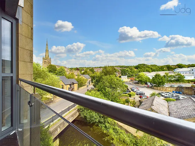 Court View House, a fabulous canal side apartment, LA1, photo 2