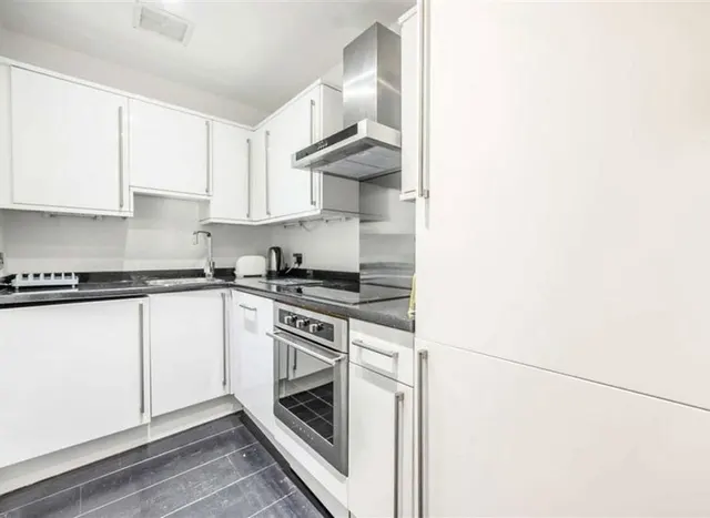 Photo 2 — Courtfield Gardens, South Kensington, SW5