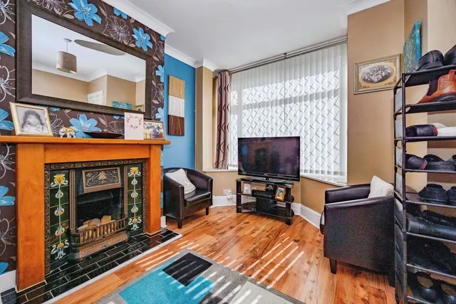 Photo 2 — Mostyn Road, Luton, Bedfordshire, LU3