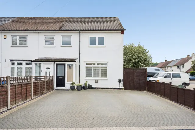 Ashridge Drive, South Oxhey, Watford, WD19 6TQ, photo 1