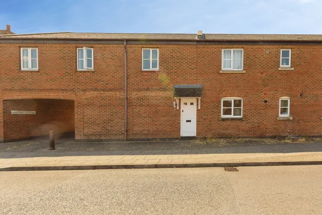 Fairford Leys Way, Aylesbury, HP19, photo 1