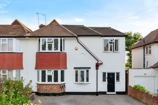 54 Waddington Way, London, photo 1