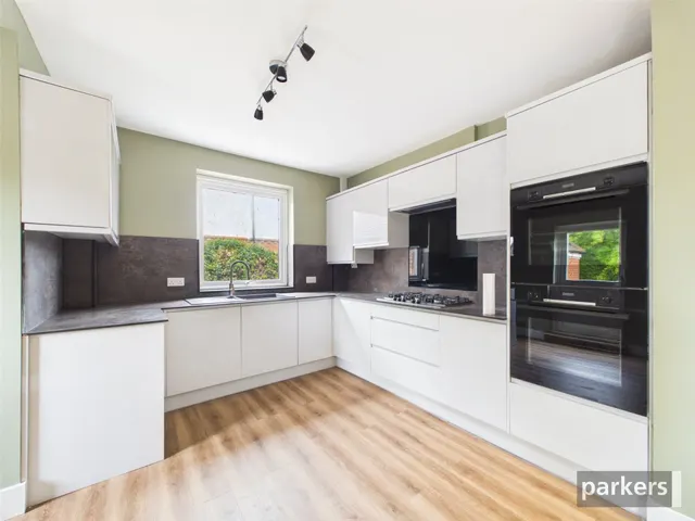 Church Road, Earley, RG6, photo 2
