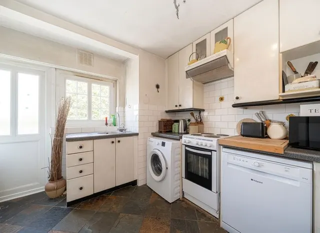 Photo 3 — Sion Road, Twickenham, TW1