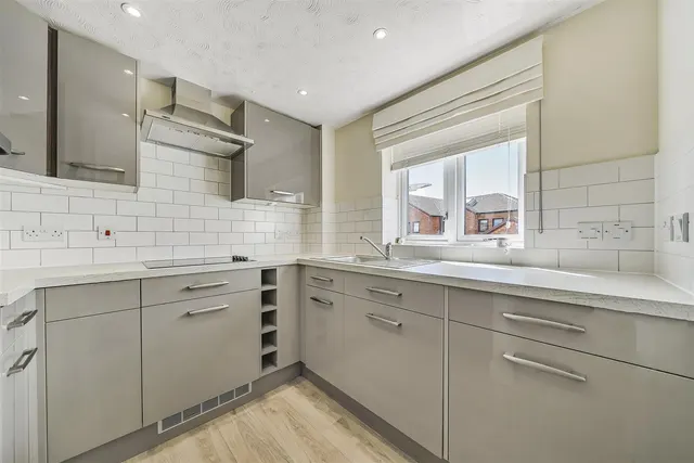 West Street, Newbury, RG14, photo 2