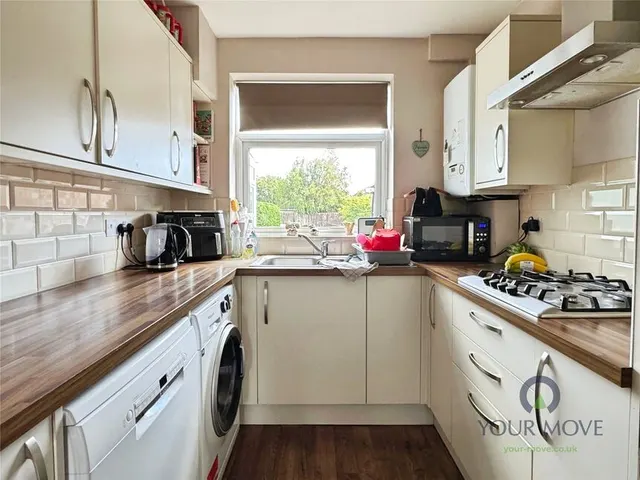Photo 2 — Moy Avenue, Eastbourne, East Sussex, BN22