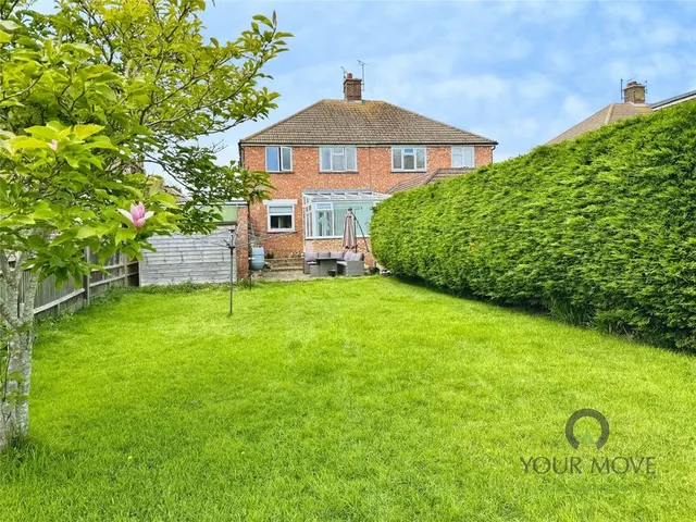 Photo 3 — Moy Avenue, Eastbourne, East Sussex, BN22