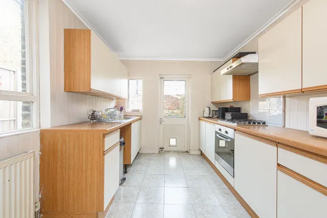 Photo 3 — 8 Percy Road, London