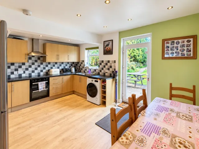 Whitley Road, Keighley, BD21, photo 3