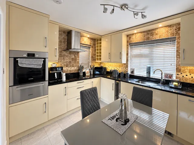 Photo 3 — Manor House, Mansfield Woodhouse, Mansfield, NG19 9LU