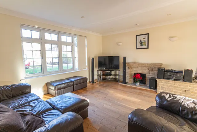 Photo 2 — Paddock Court, Hartley Wintney, Hook, RG27 8LL