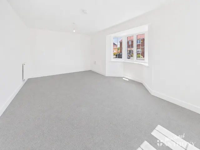 Photo 2 — Gault Way, Leighton Buzzard, LU7 3SF
