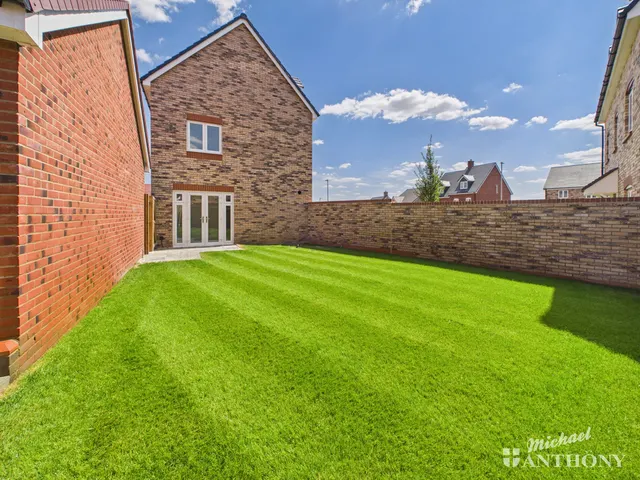 Photo 3 — Gault Way, Leighton Buzzard, LU7 3SF