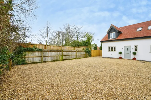 Worminghall Road, Ickford, HP18, photo 2