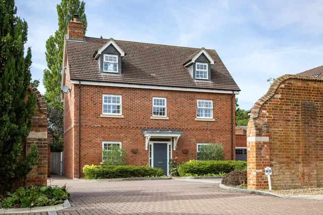 Hall Garden, Binfield, RG42, photo 1