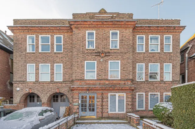 2 Hylmary Court, Woodstock Road, London, photo 1