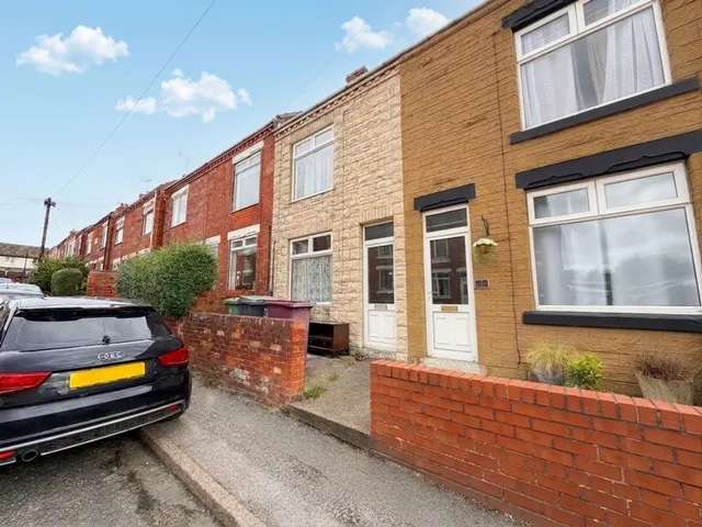 Coronation Street, Whitwell, S80, photo 1