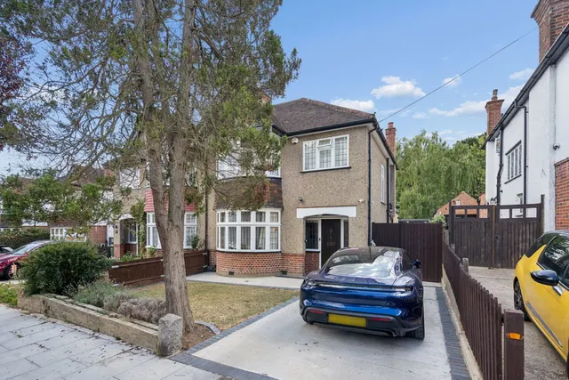 Woodhall Drive, Pinner, HA5, photo 1