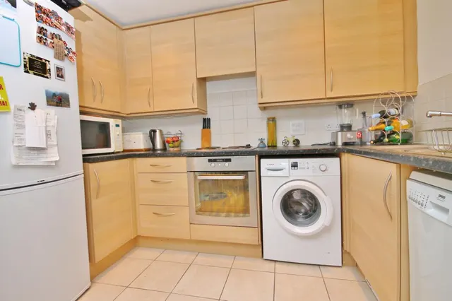 High Street, Feltham, TW13, photo 2
